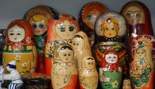 Antike Glastisch-Kunst und Kristallobjekte im Laden von Swen Homrighausen Bad Berleburg Antike Glastisch-Kunst und Kristallobjekte im Laden von Swen Homrighausen Bad Berleburg